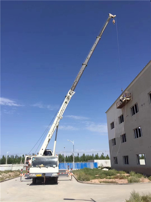 潮南区“轻装强干”—— 吊车的 “轻量化臂架” 技术